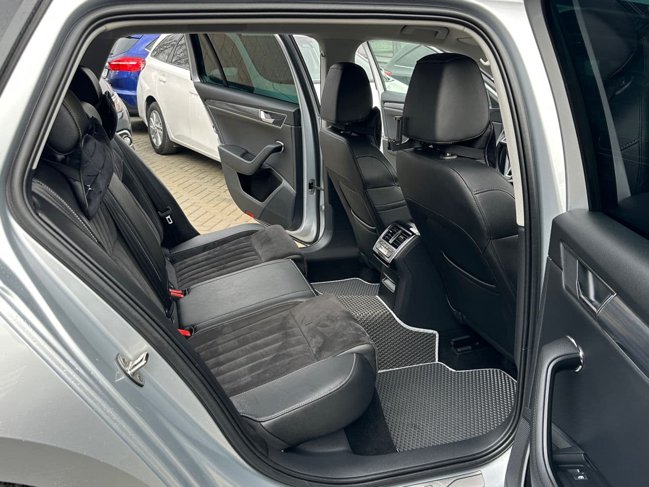 2020 Skoda Superb — Miniatură 14