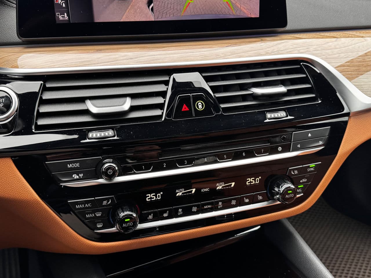 2019 BMW 530e — Miniatură 11