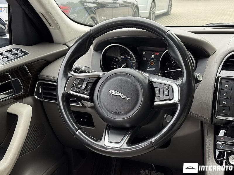 2017 Jaguar F-Pace — Miniatură 12