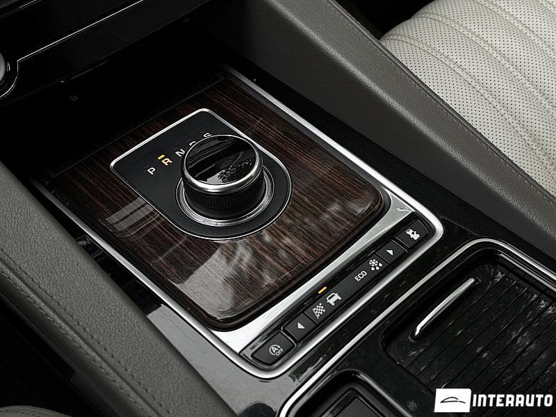 2017 Jaguar F-Pace — Miniatură 15