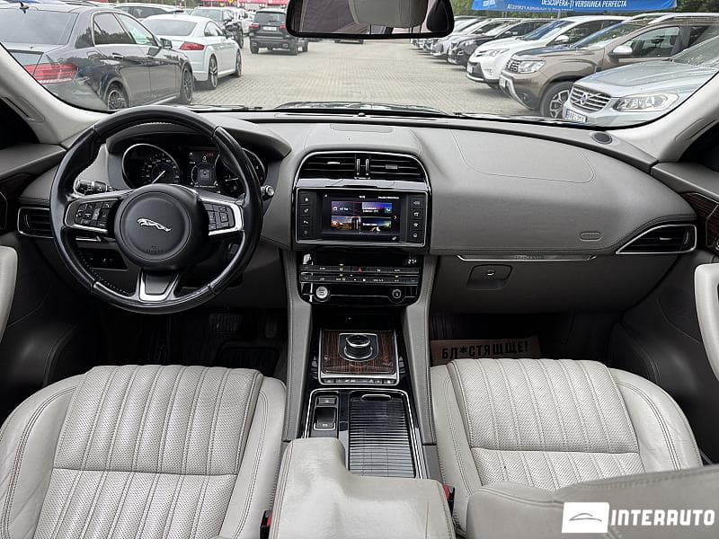 2017 Jaguar F-Pace — Miniatură 16