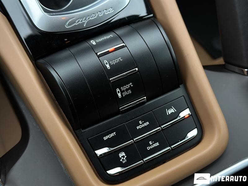 2017 Porsche Cayenne S Hybrid — Miniatură 14