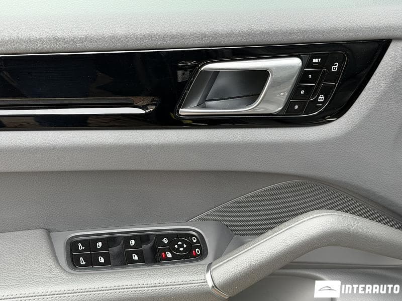 2020 Porsche Cayenne — Miniatură 8