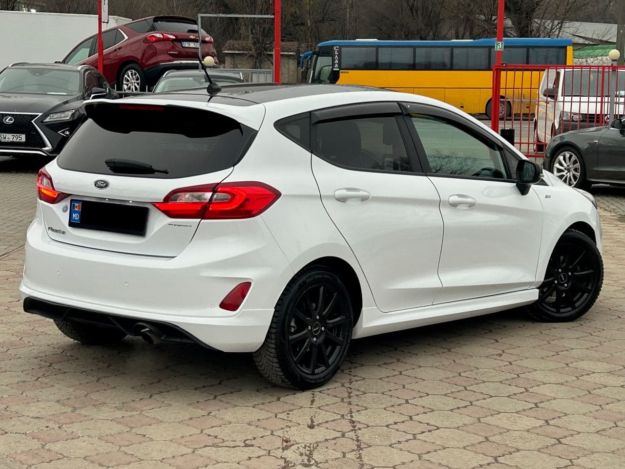 2017 Ford Fiesta — Miniatură 3