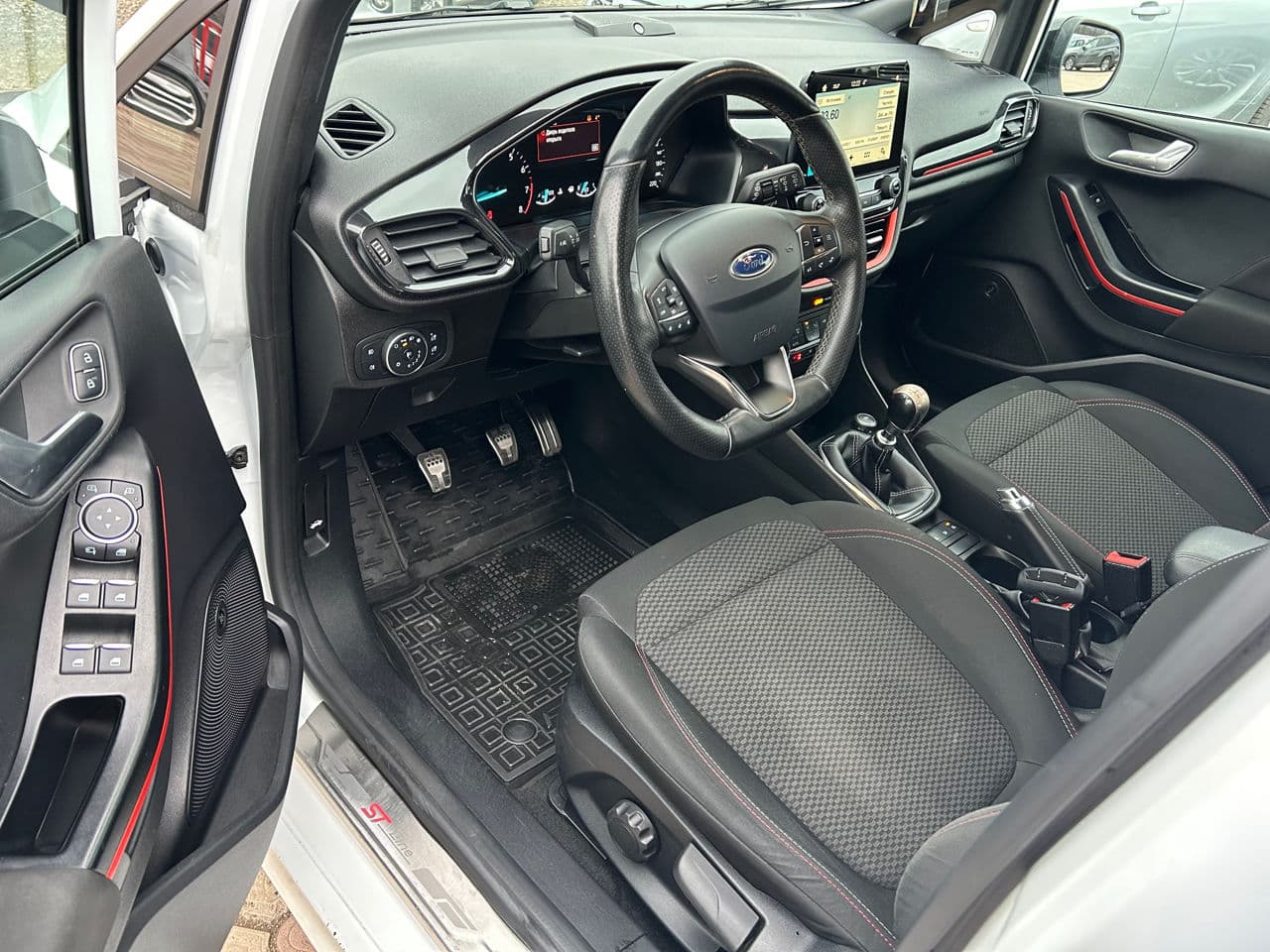 2017 Ford Fiesta — Miniatură 5