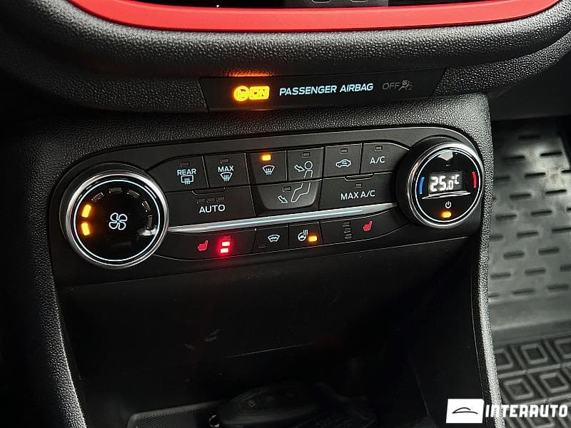 2017 Ford Fiesta — Miniatură 15