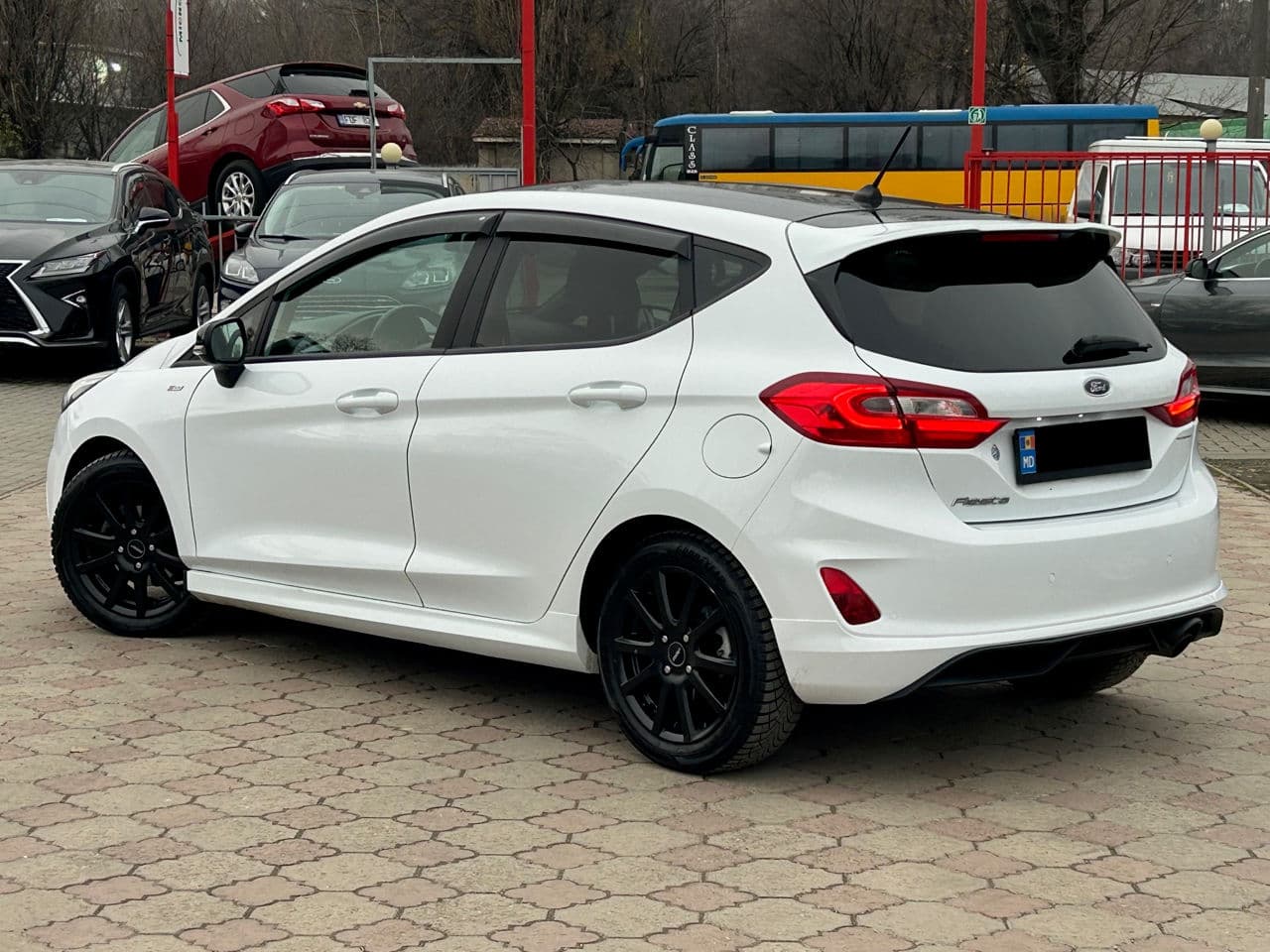 2017 Ford Fiesta — Miniatură 2