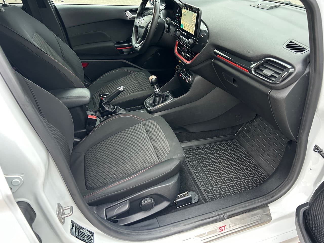 2017 Ford Fiesta — Miniatură 17