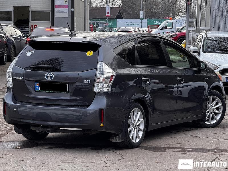 Toyota Prius Plus / V 2012 — Миниатюра 3