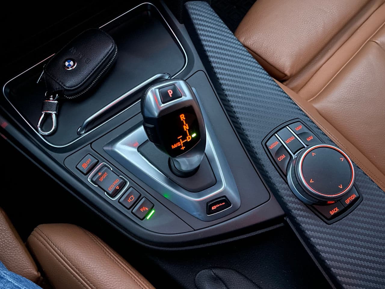 2017 BMW 330E — Miniatură 13