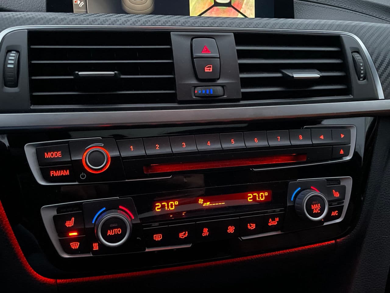 2017 BMW 330E — Miniatură 12