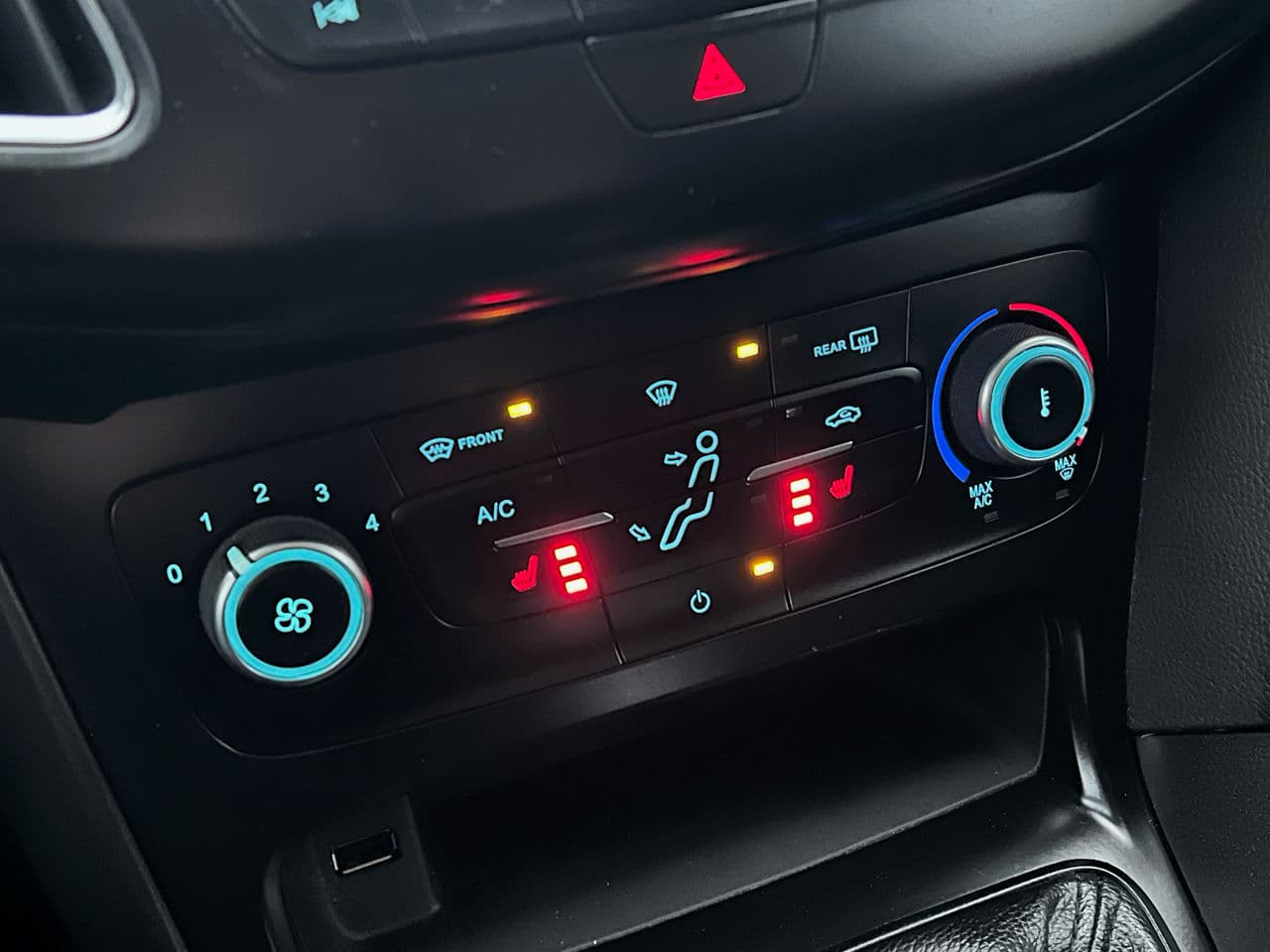 2018 Ford Focus — Miniatură 15