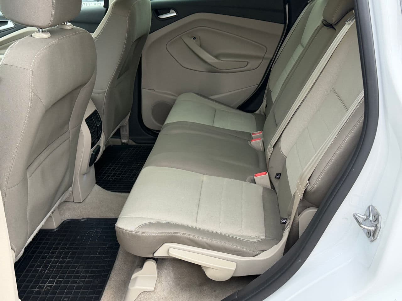 2015 Ford C-MAX — Miniatură 16