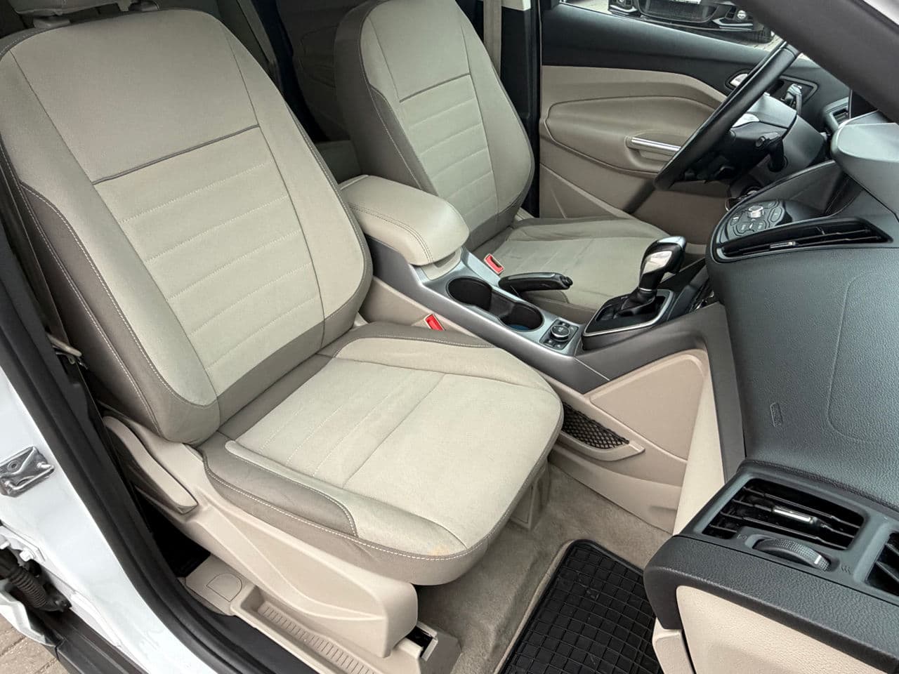 2015 Ford C-MAX — Miniatură 14
