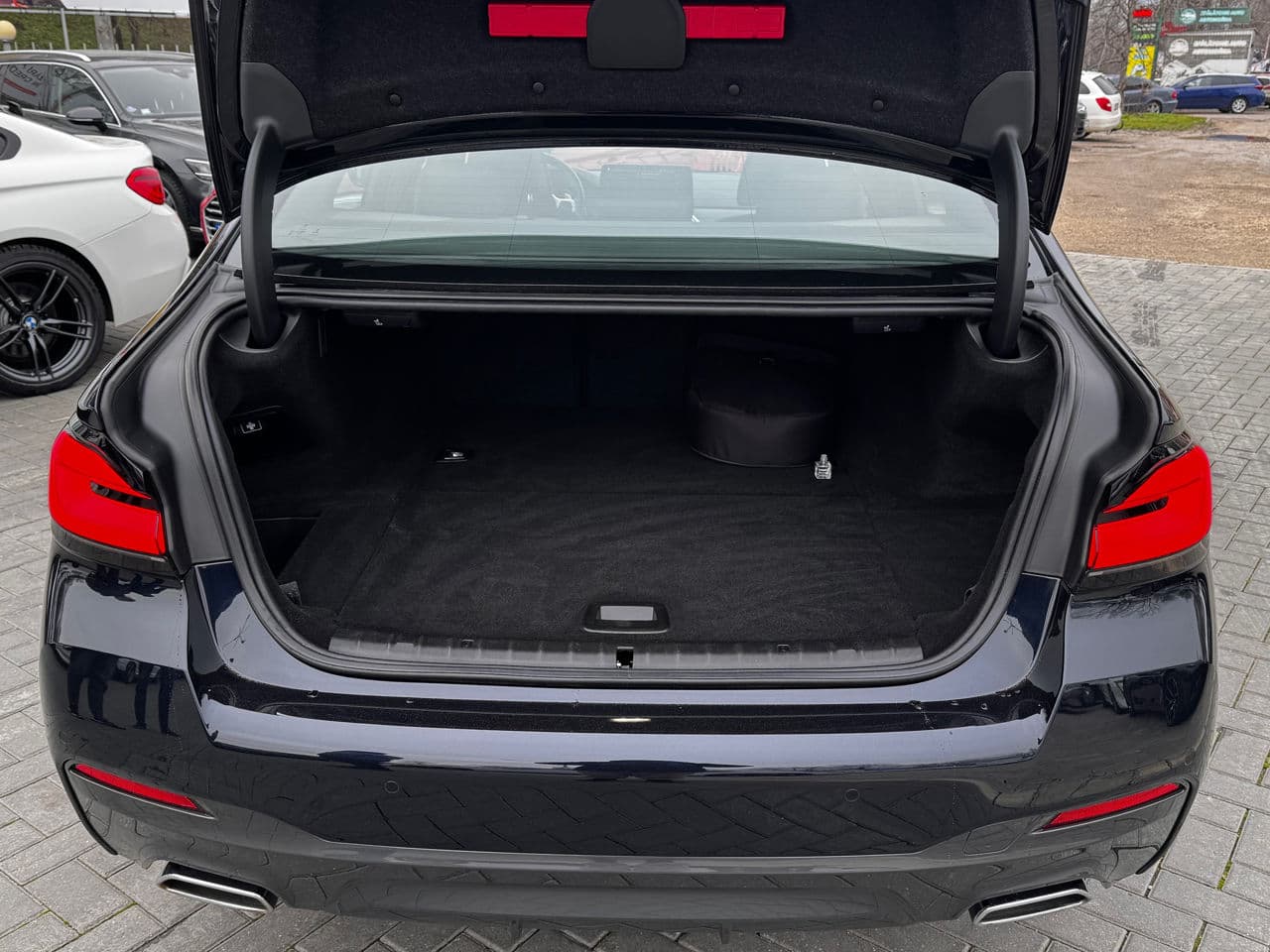 2021 BMW 545e — Miniatură 21