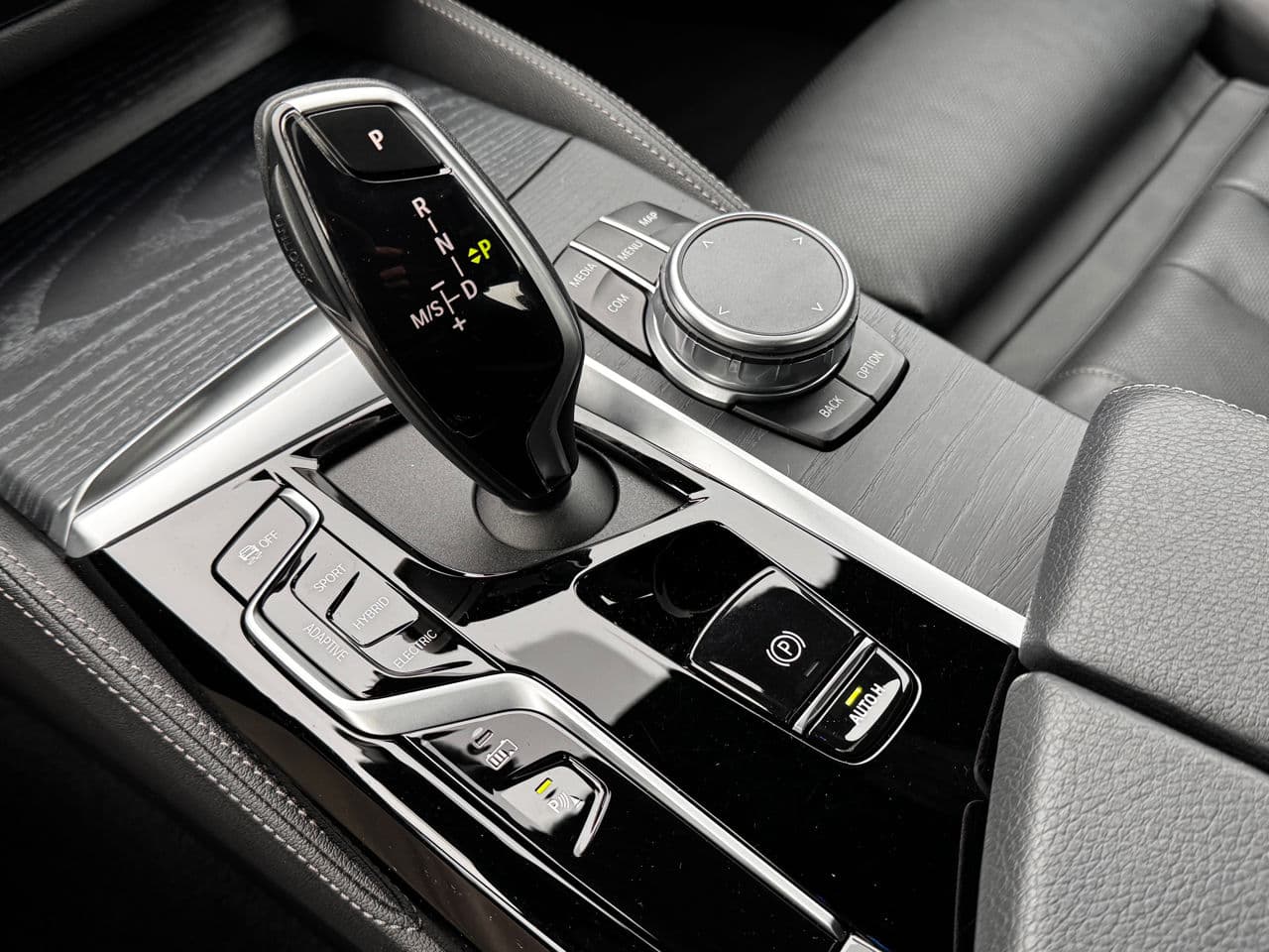 2021 BMW 545e — Miniatură 11