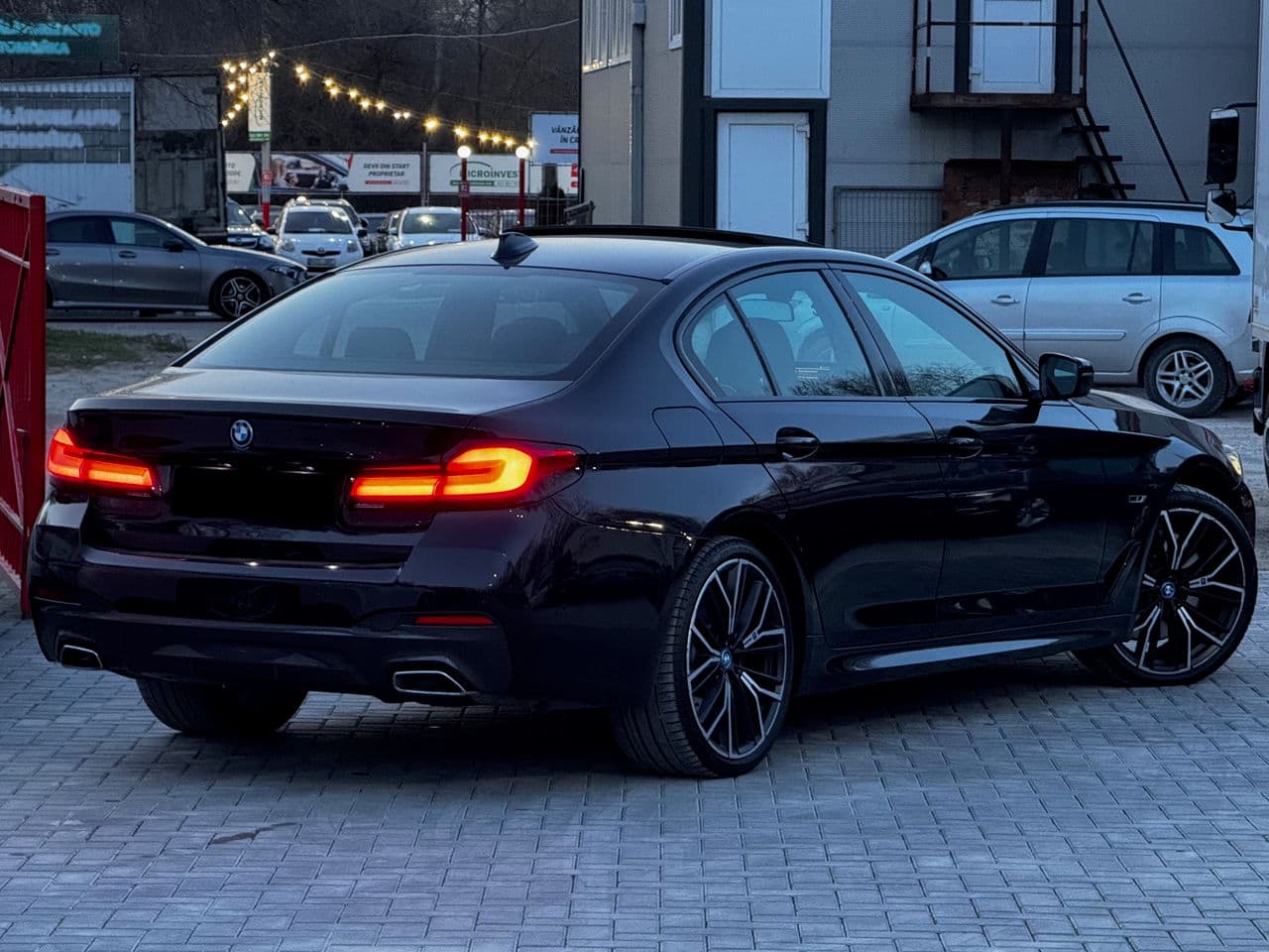 2021 BMW 545e — Miniatură 3