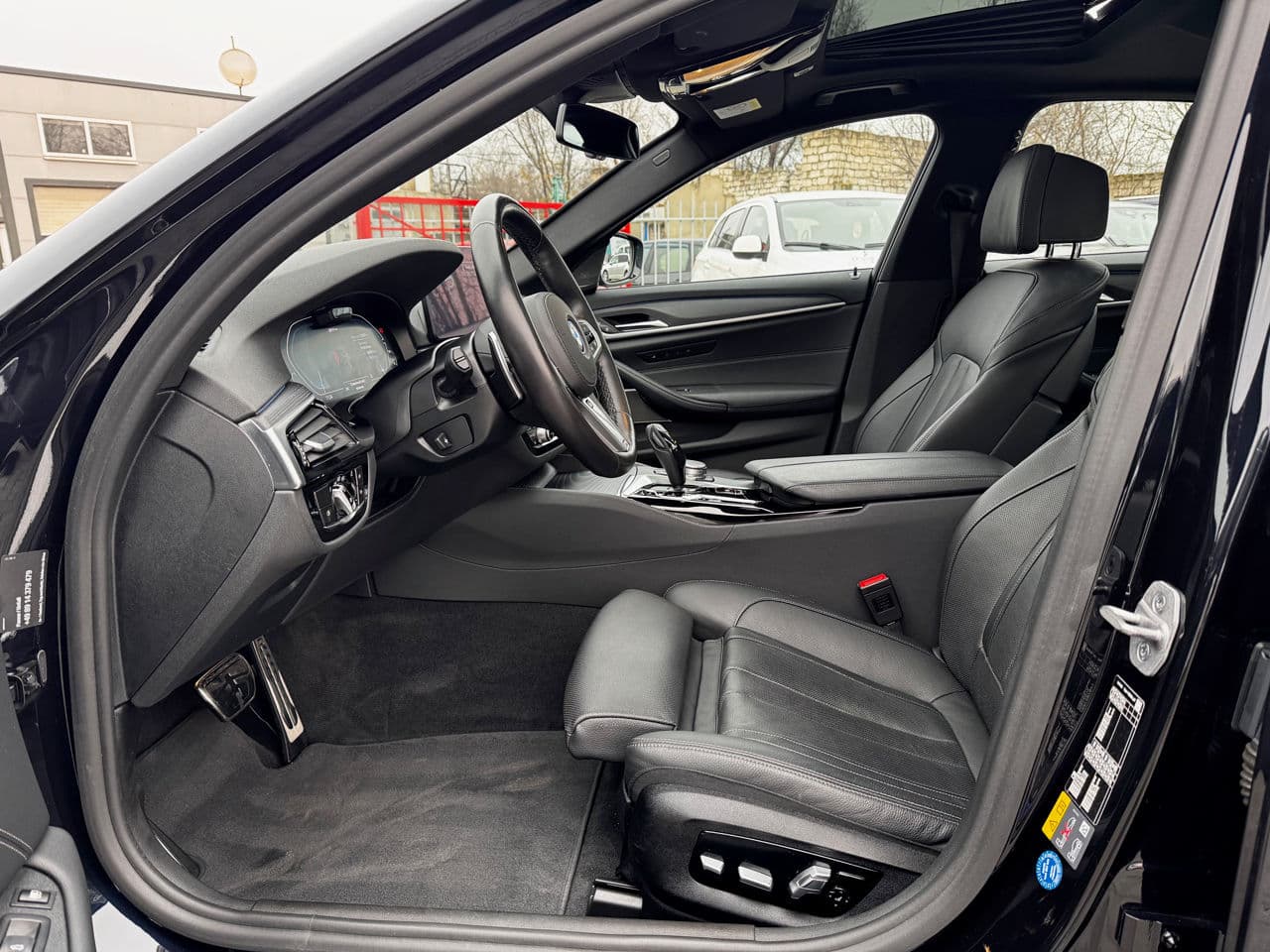 2021 BMW 545e — Miniatură 6