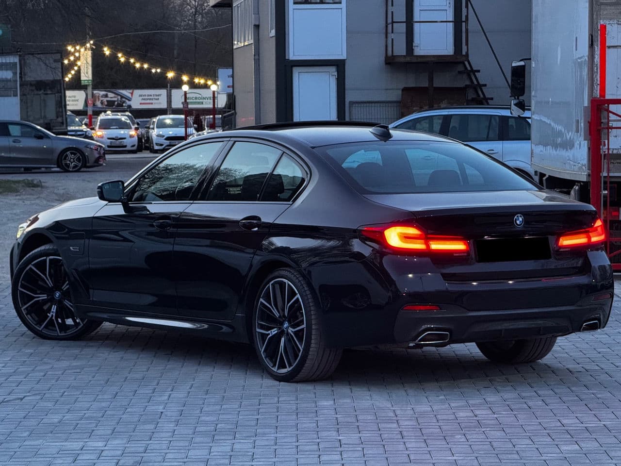 2021 BMW 545e — Miniatură 2