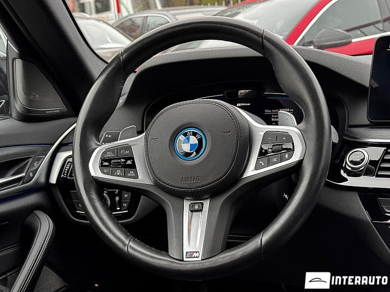 2021 BMW 545e — Miniatură 8