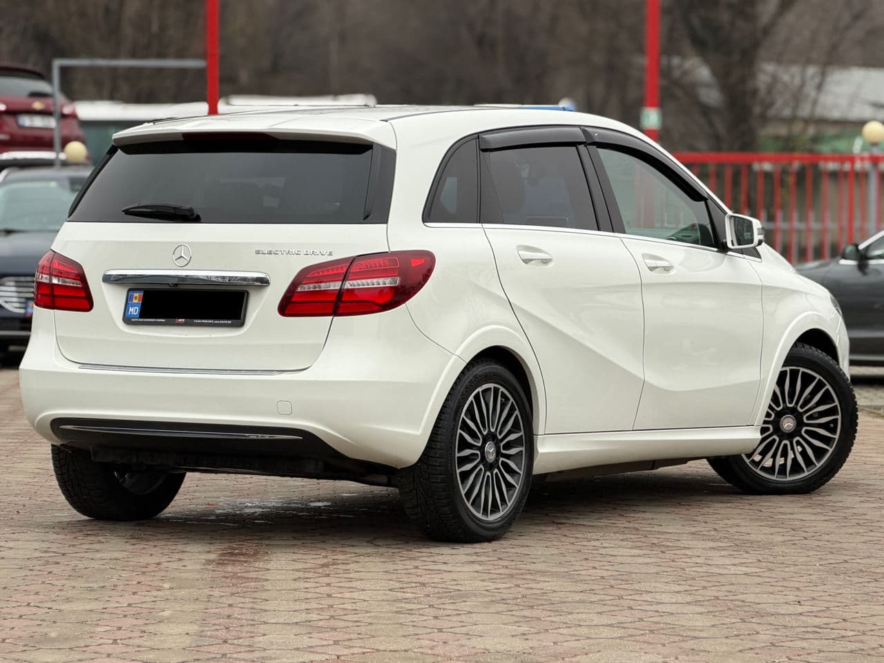2015 Mercedes B 250E — Miniatură 3