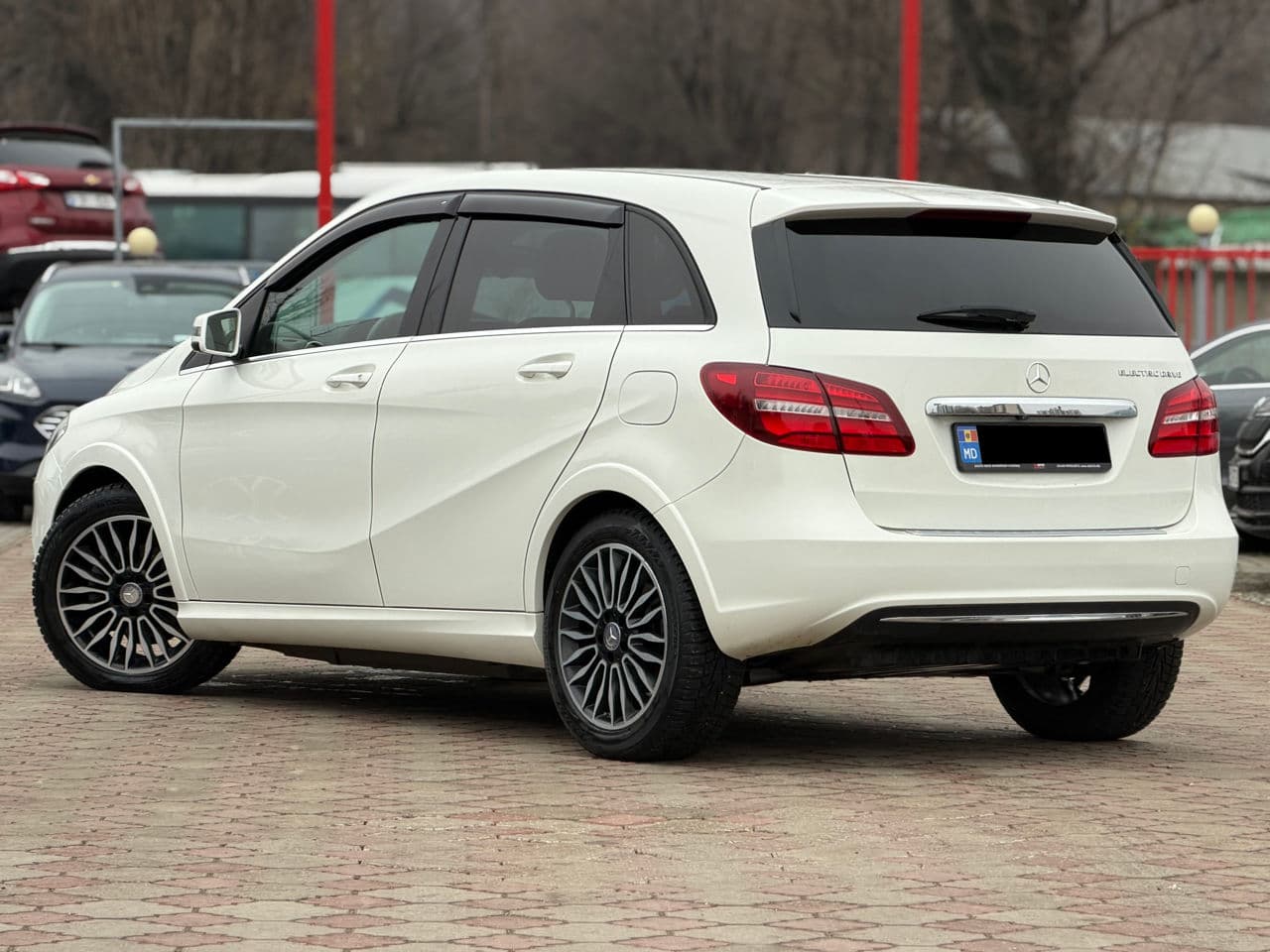 2015 Mercedes B 250E — Miniatură 2