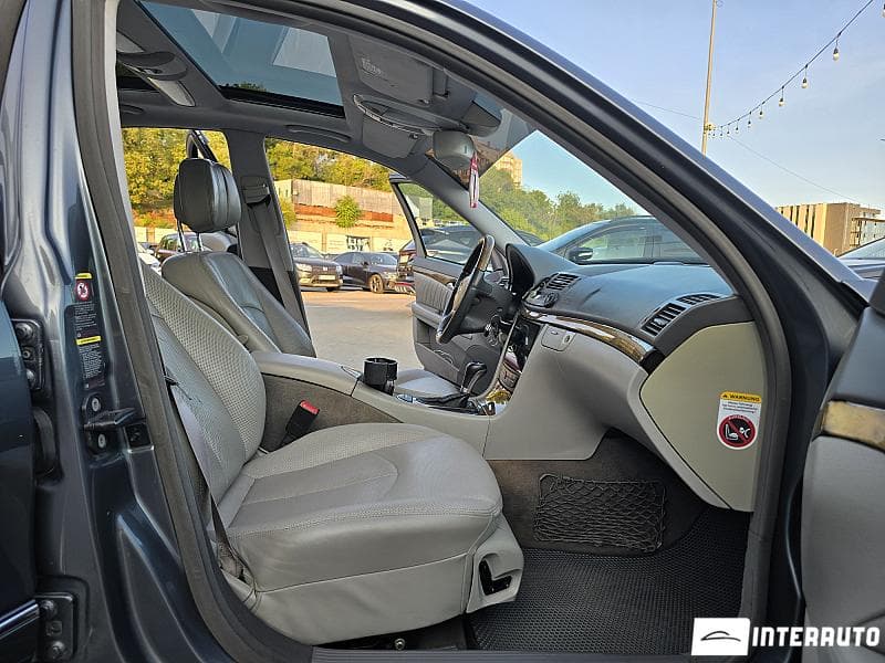 2006 Mercedes E 320 — Miniatură 16