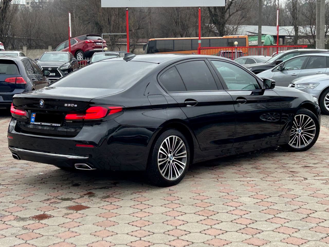 2021 BMW 530e — Miniatură 2