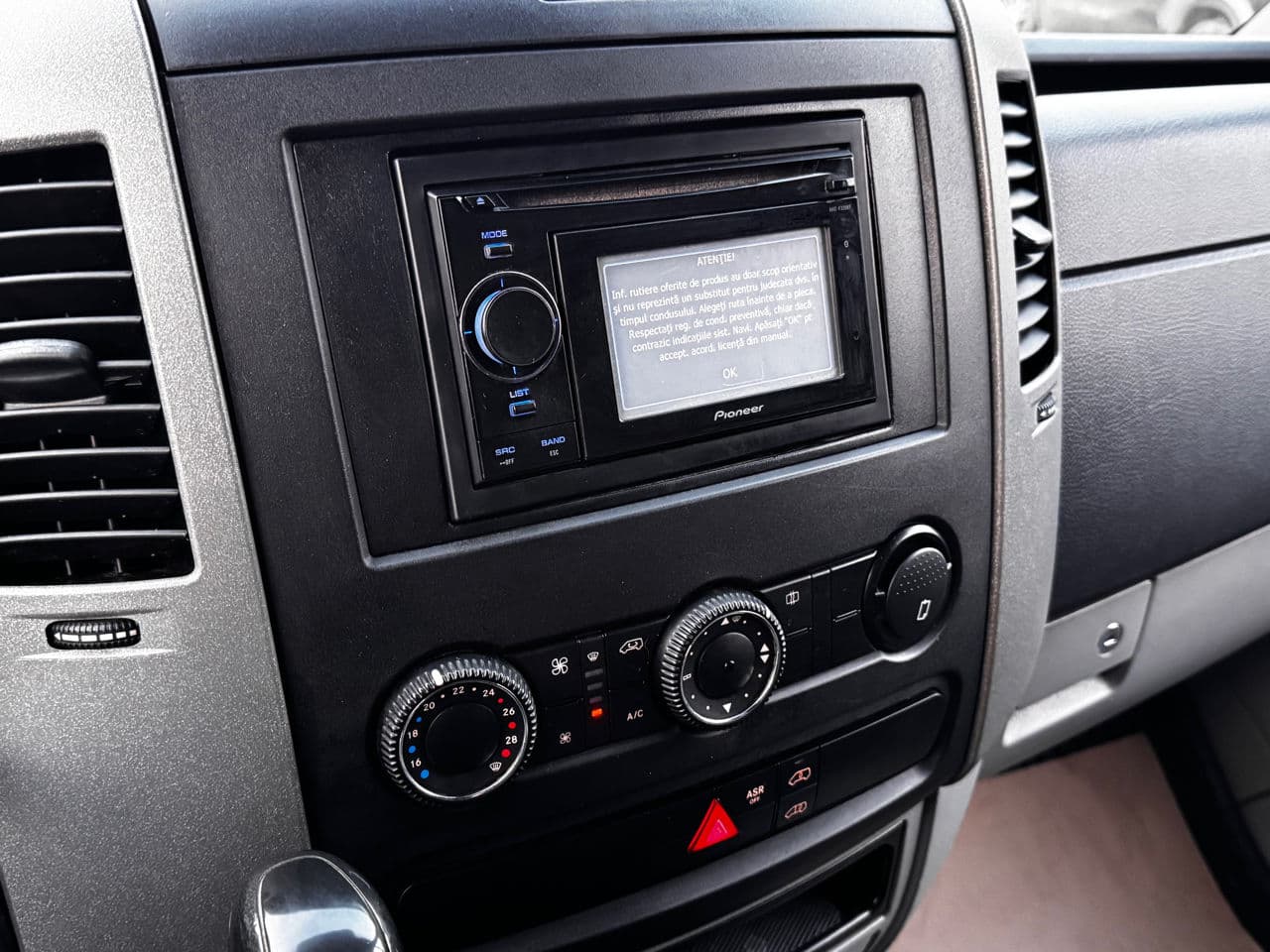 2010 Mercedes Sprinter — Miniatură 7