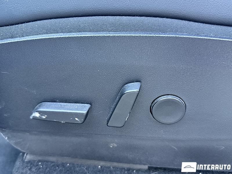 Tesla Model Y 2020 — Миниатюра 16