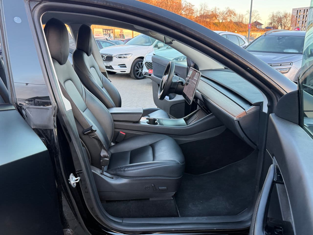Tesla Model Y 2020 — Миниатюра 14