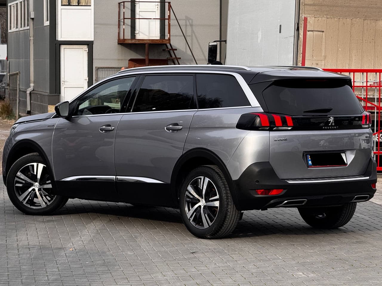 2020 Peugeot 5008 — Miniatură 2