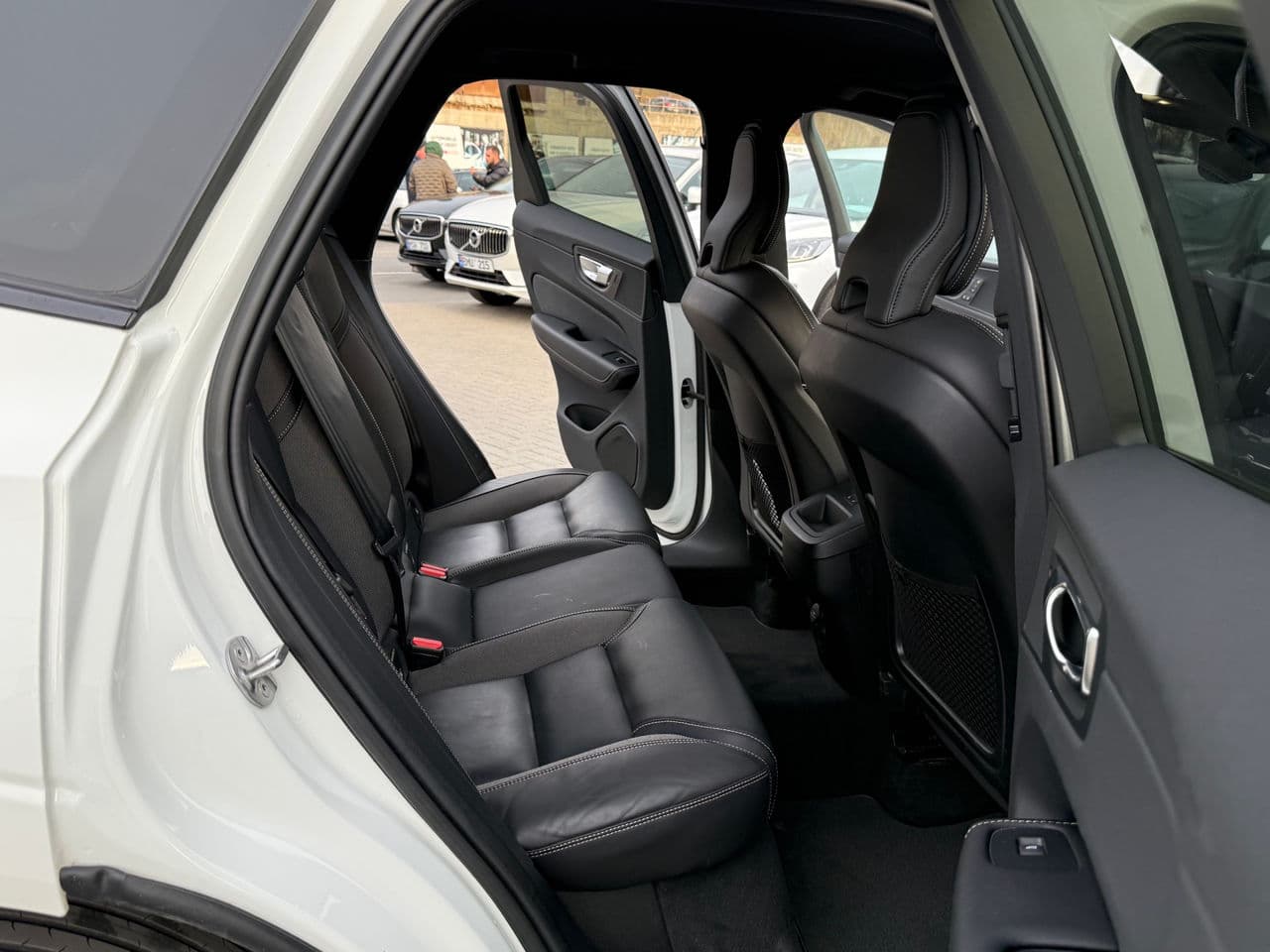 Volvo XC 60 2022 — Миниатюра 12