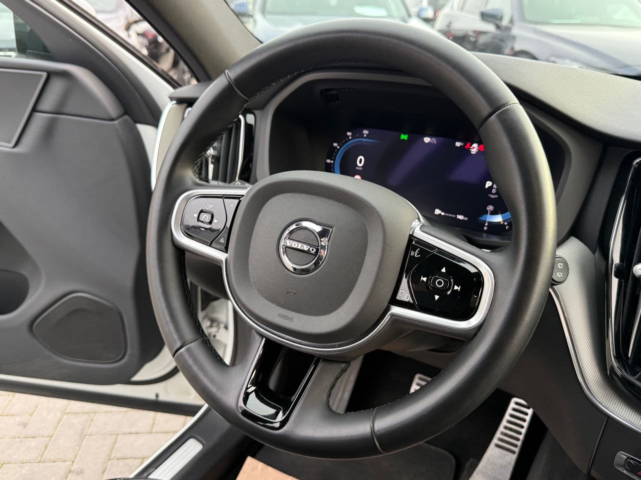 Volvo XC 60 2022 — Миниатюра 7