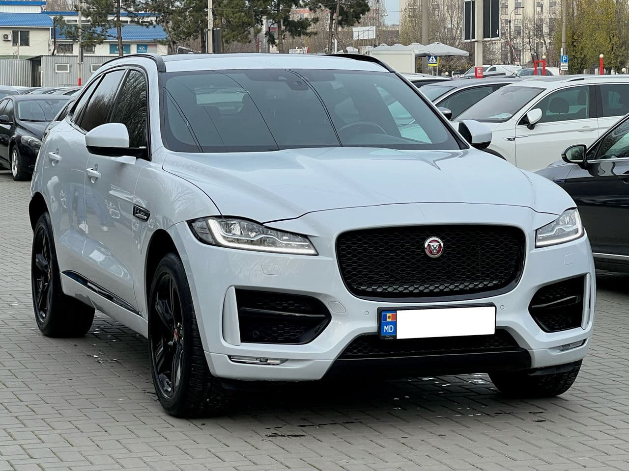 2016 Jaguar F-Pace — Miniatură 3