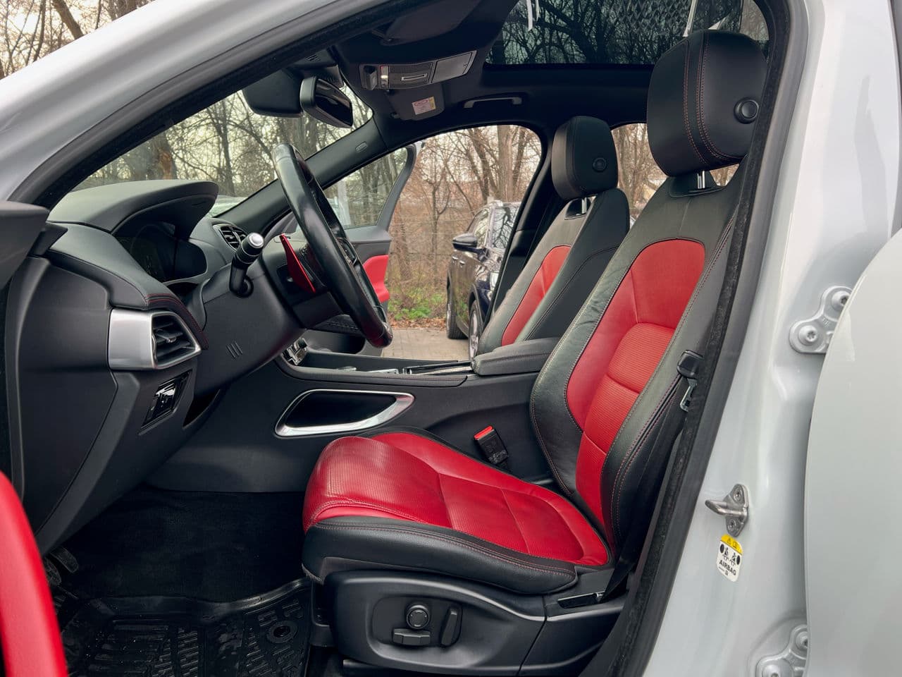 2016 Jaguar F-Pace — Miniatură 5