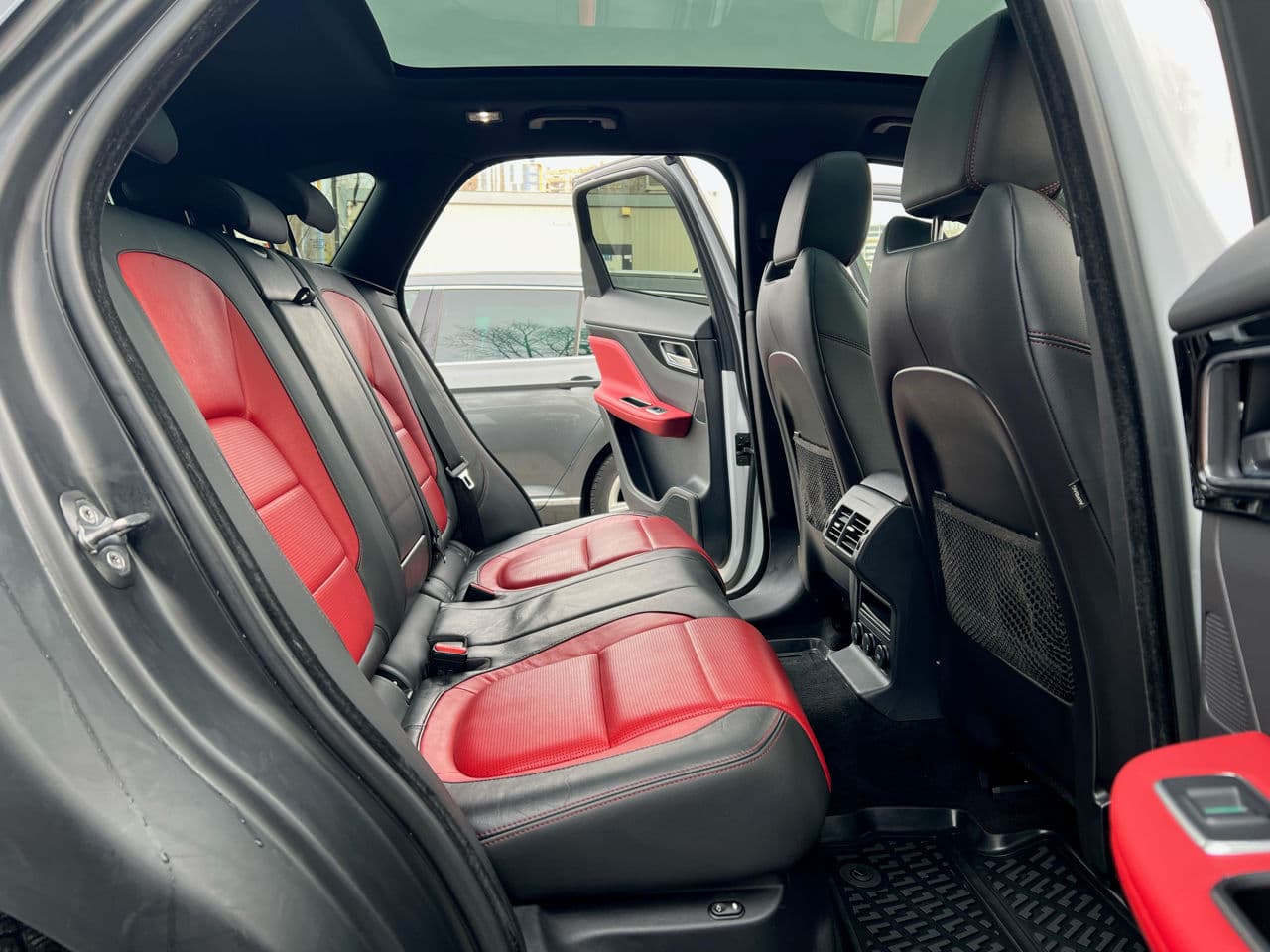 2016 Jaguar F-Pace — Miniatură 19