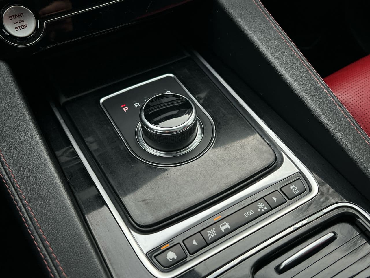 2016 Jaguar F-Pace — Miniatură 18