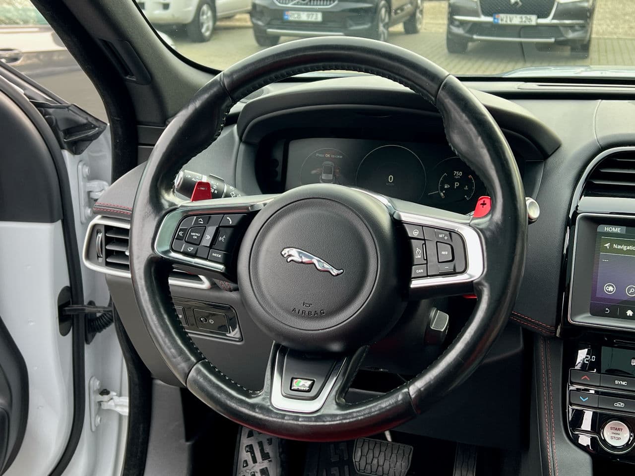 2016 Jaguar F-Pace — Miniatură 12