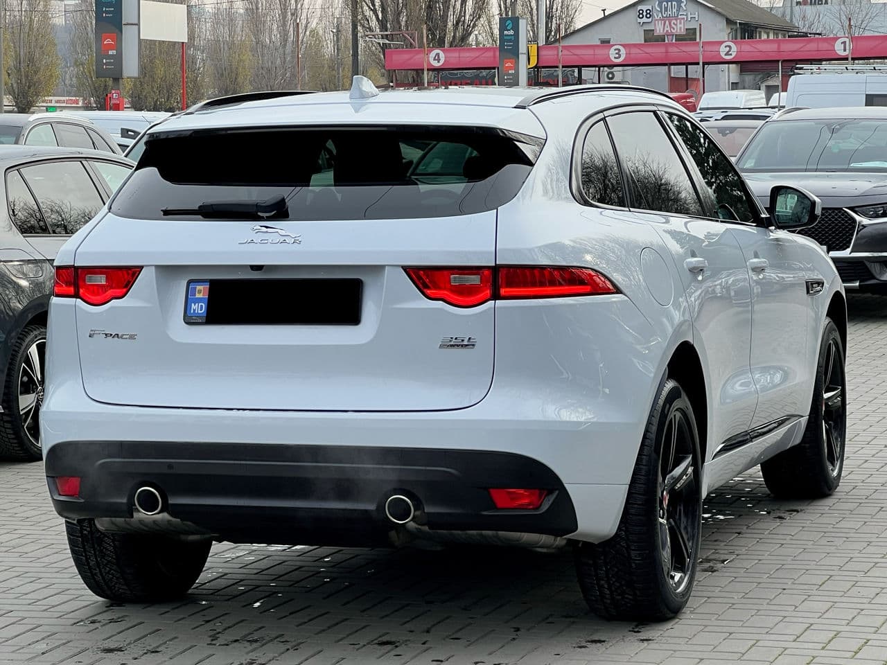 2016 Jaguar F-Pace — Miniatură 2