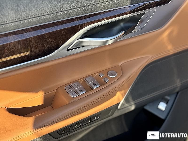 2019 BMW 745e — Miniatură 8
