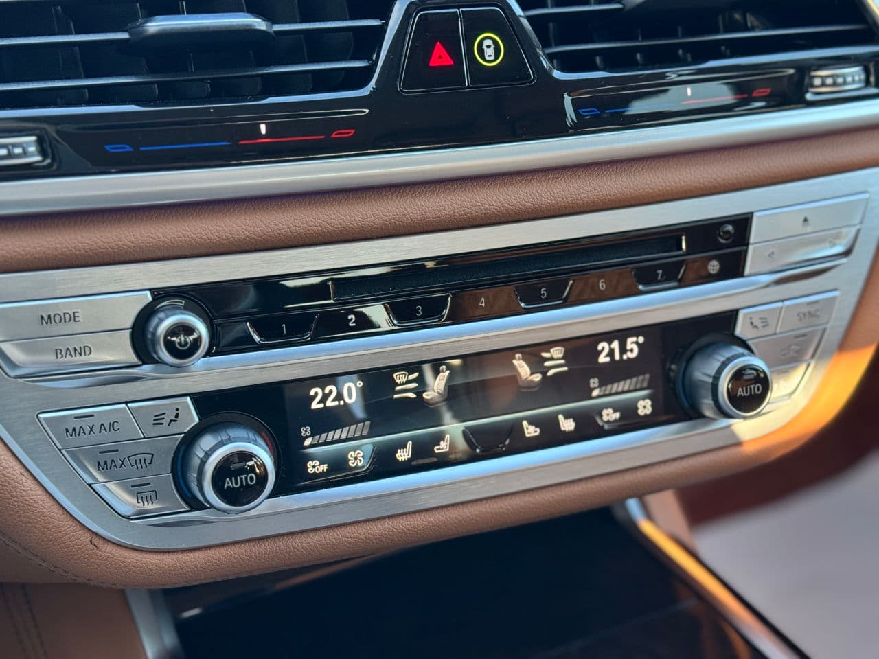 2019 BMW 745e — Miniatură 16
