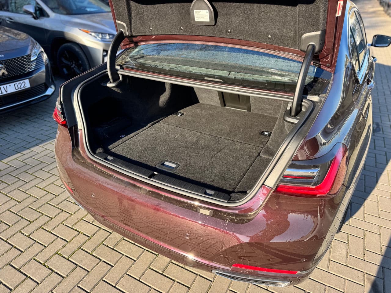 2019 BMW 745e — Miniatură 5