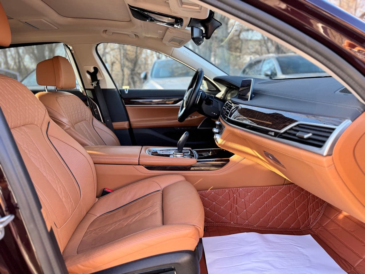 2019 BMW 745e — Miniatură 23
