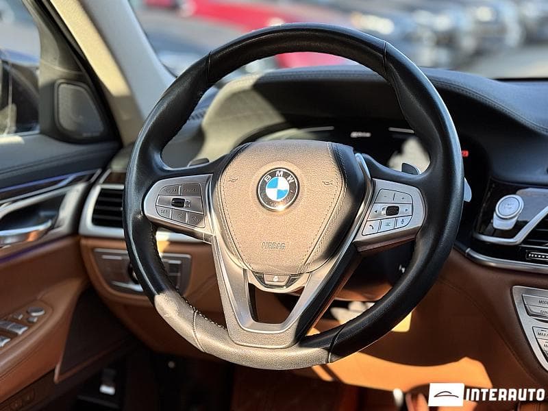 2019 BMW 745e — Miniatură 13