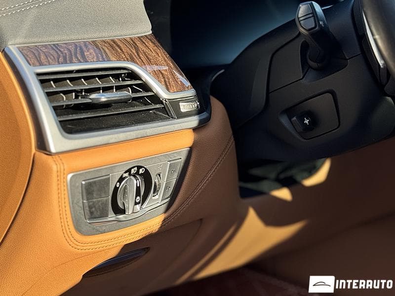 2019 BMW 745e — Miniatură 10