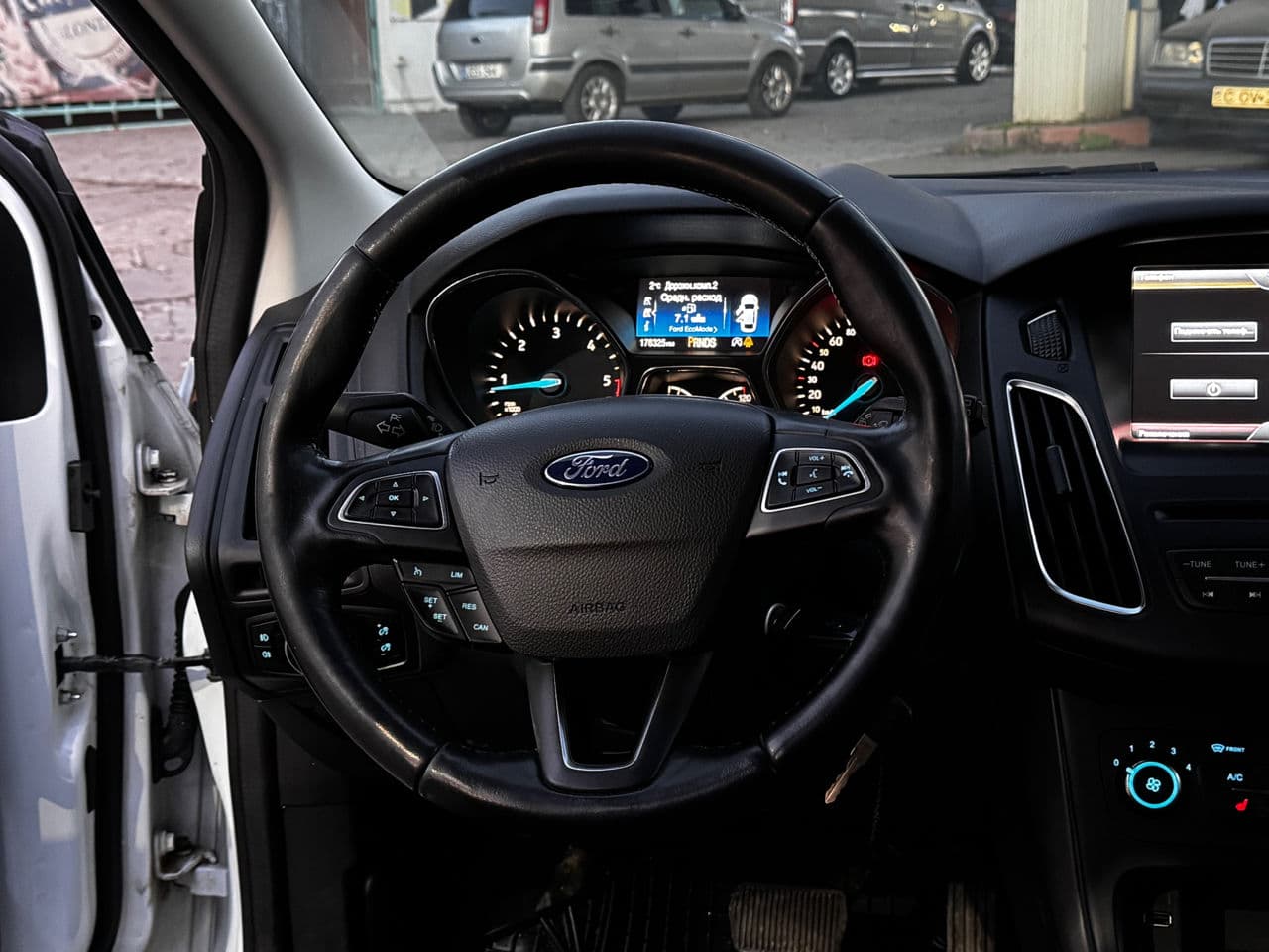 2015 Ford Focus — Miniatură 10