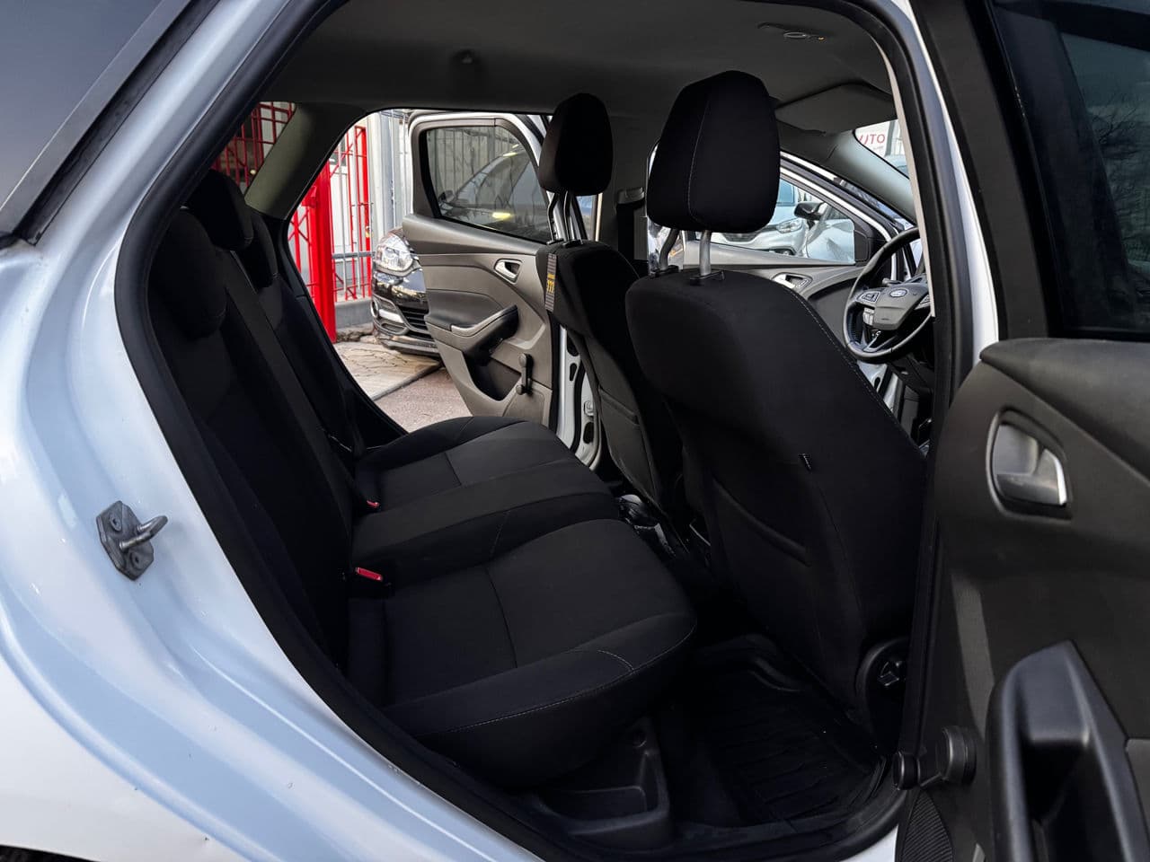 2015 Ford Focus — Miniatură 7