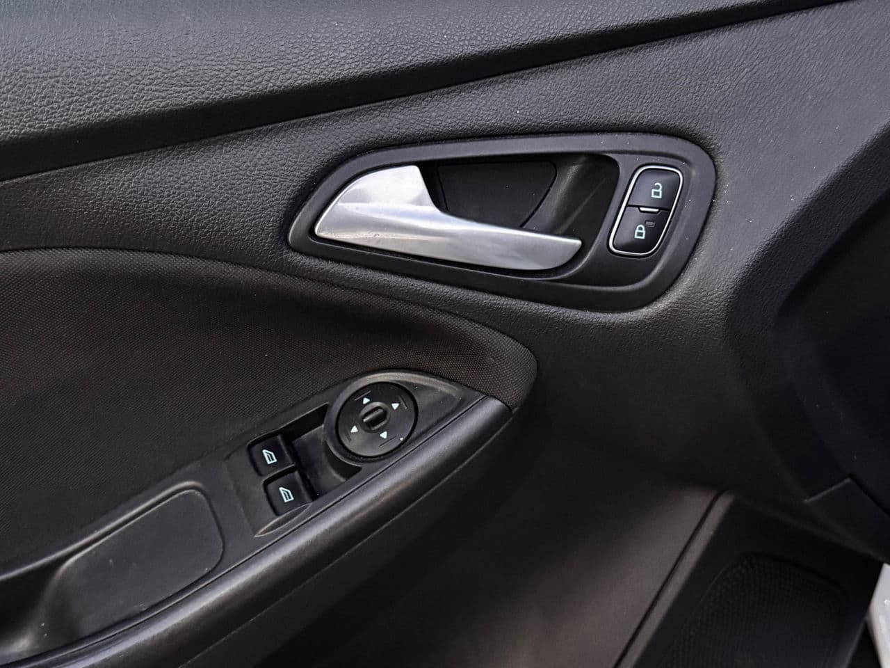 2015 Ford Focus — Miniatură 14