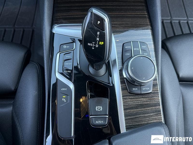2017 BMW 530e — Miniatură 11